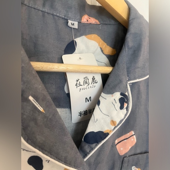 Cotton women’s pj top cats print Sz. M grey buttons front NWT - Picture 3 of 8